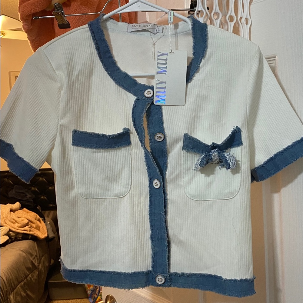 Womens White and Blue Short Sleeve Cardigan NWT Size Large